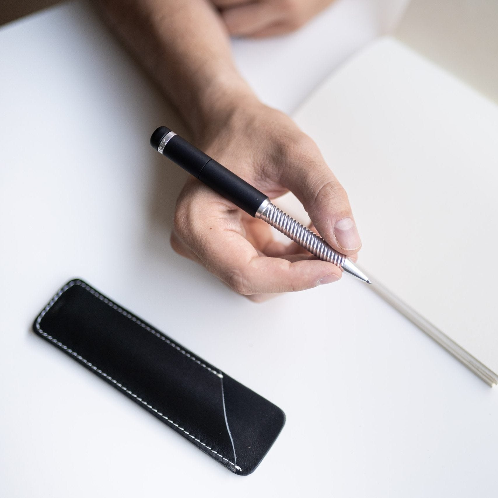 Custodia in pelle per Helix Pen penna di lusso elegante elegant luxury pen Marco Romano marcoromano.me nero black