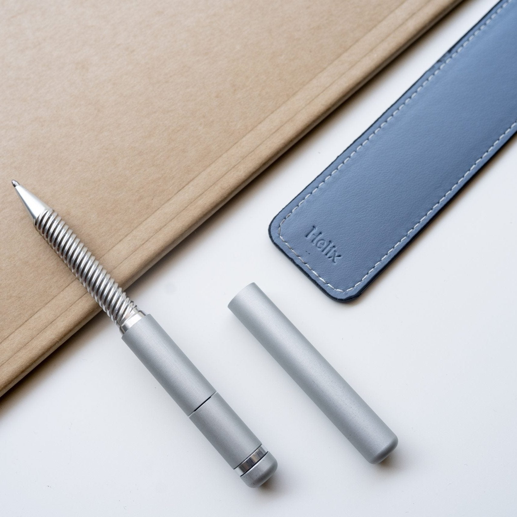 Custodia in pelle per Helix Pen penna di lusso elegante elegant luxury pen Marco Romano marcoromano.me grigio grigia grey