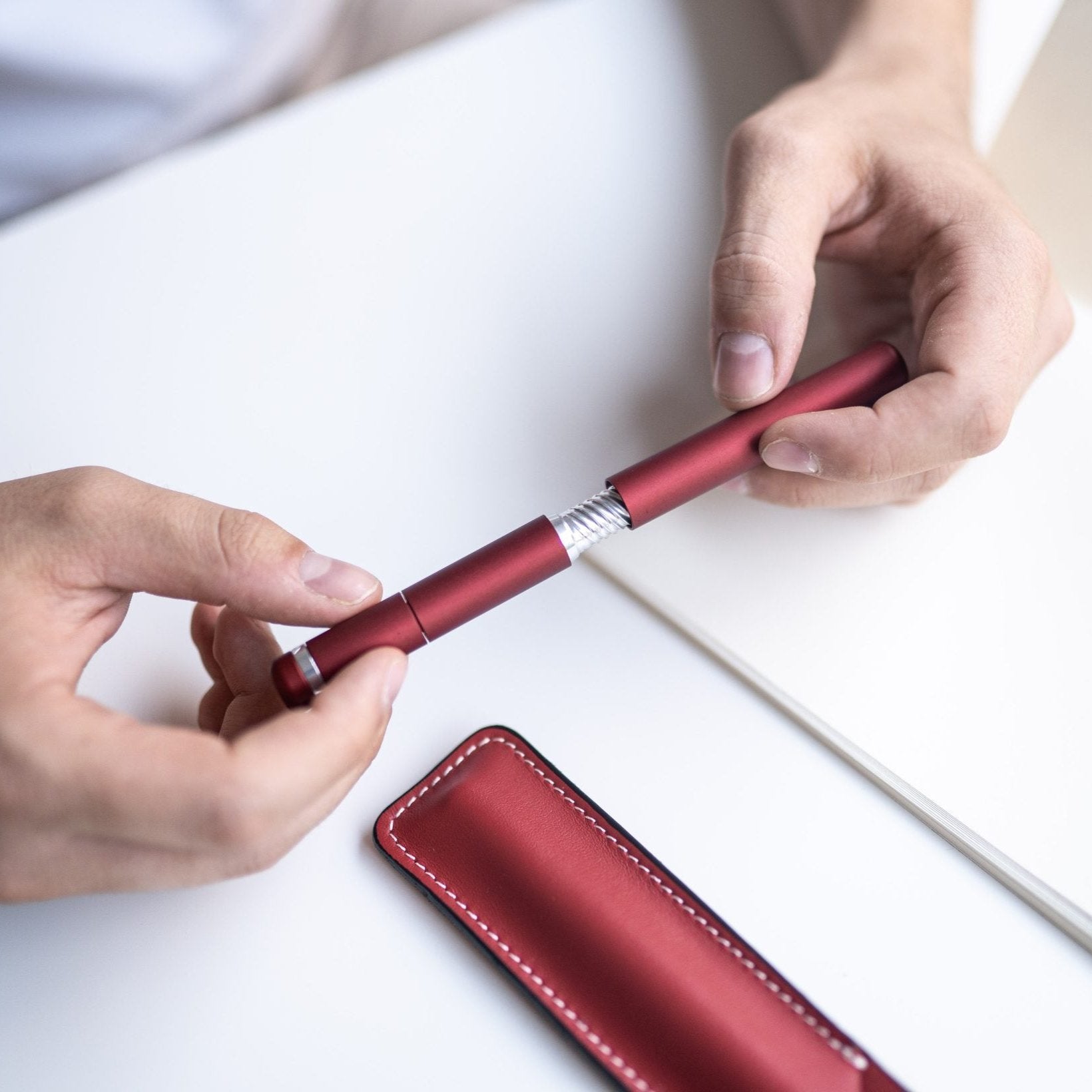 Custodia in pelle per Helix Pen penna di lusso elegante elegant luxury pen Marco Romano marcoromano.me rosso red